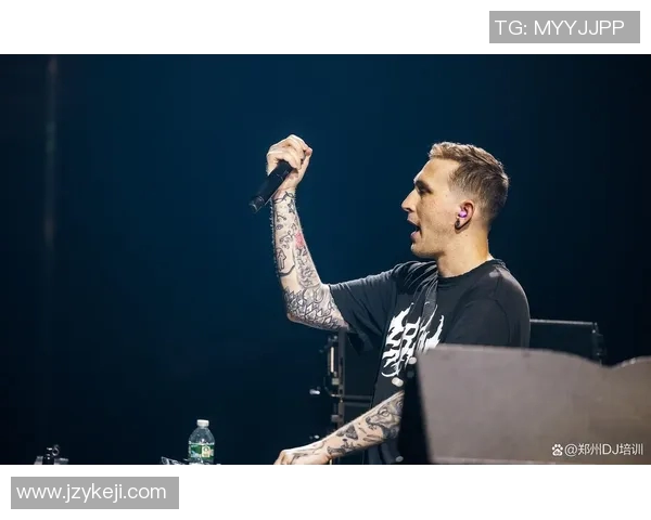 足球明星化身DJ现场打碟精彩瞬间尽显魅力与才华