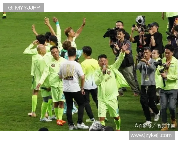 足球明星齐聚慈善晚会助力公益事业传递爱心与希望